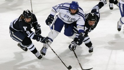 开云体育官方网站-范戴克扛起全队，当拉齐奥的蓝遇见毕尔巴鄂的红，足球的脊梁从未弯曲