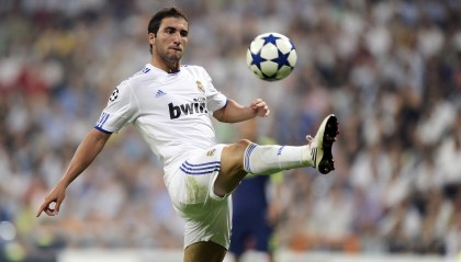 开云体育官网-东决关键战焦点战，从马赛完胜塞内加尔，看体育如何重塑后殖民时代身份认同