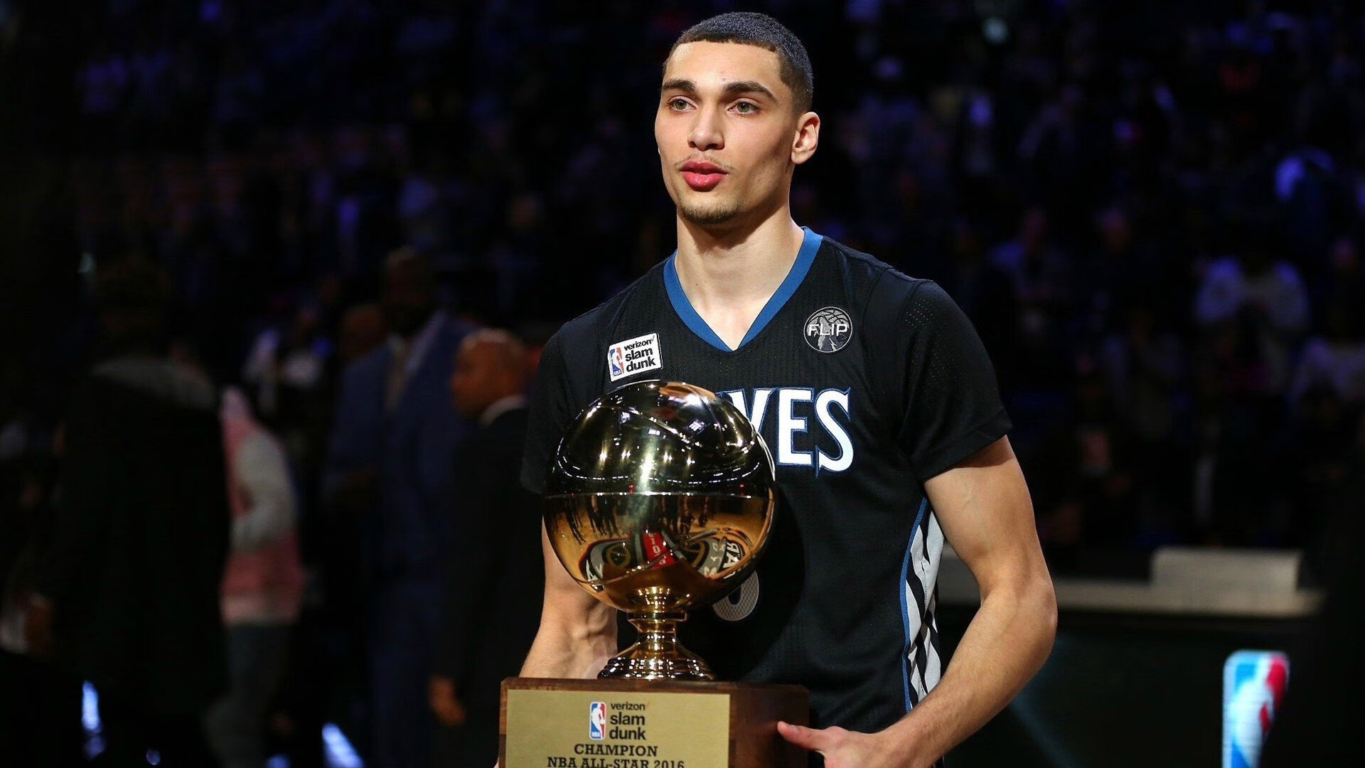 哈登的中国时刻,当深圳大运中心见证NBA式主宰