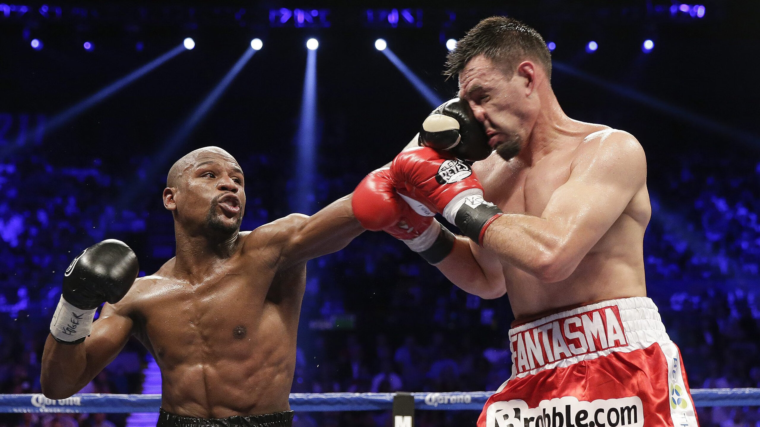 巴西防守锁死加纳,库尔图瓦关键战不手软